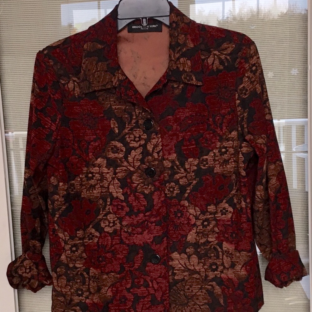 Briggs New York Petite  Floral Jacket. Size is PM.